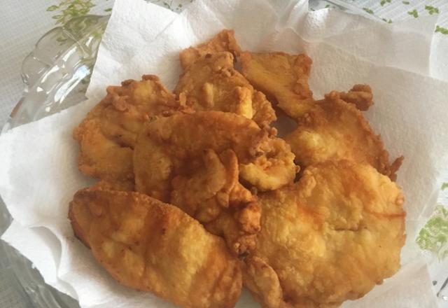 Peito de frango frito com farinha de trigo fácil e muito saboroso