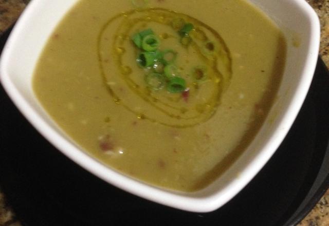 Caldo de ervilha com carne seca