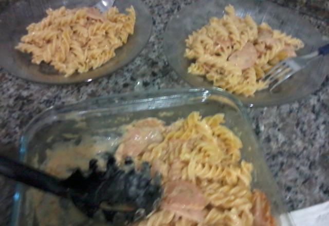 Macarrão com frango defumado de micro-ondas