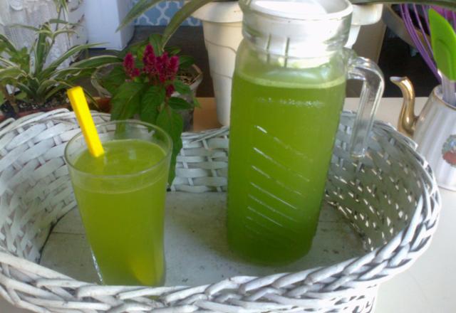 Suco de erva-cidreira (capim cidreira)