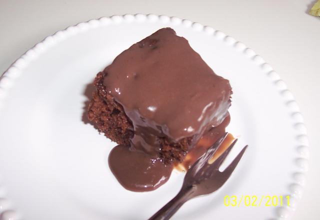 Bolo de chocolate com creme de café com chocolate