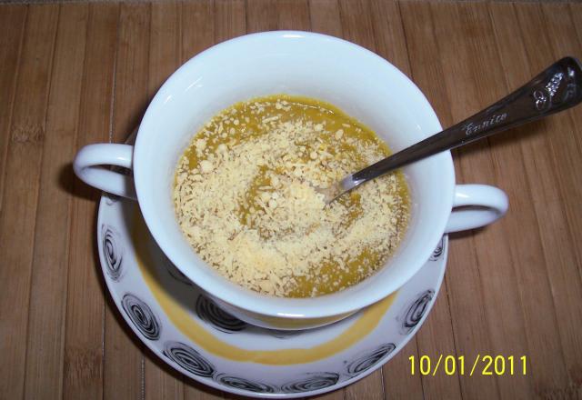 Sopa purê de abóbora cabotiá
