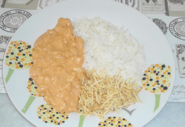 Estrogonofe de frango simples e delicioso
