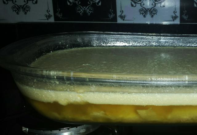 Gelatina de abacaxi com creme de leite