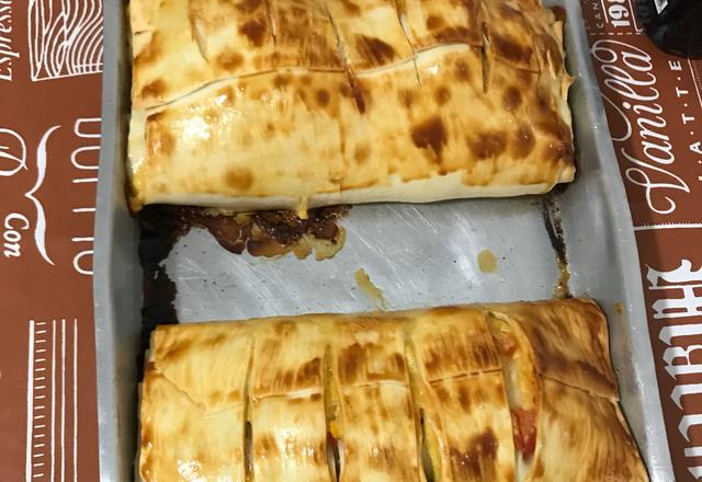 Rocambole de massa de pastel