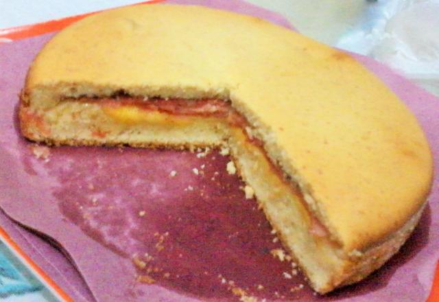 Torta de parmesão recheada com queijo e presunto