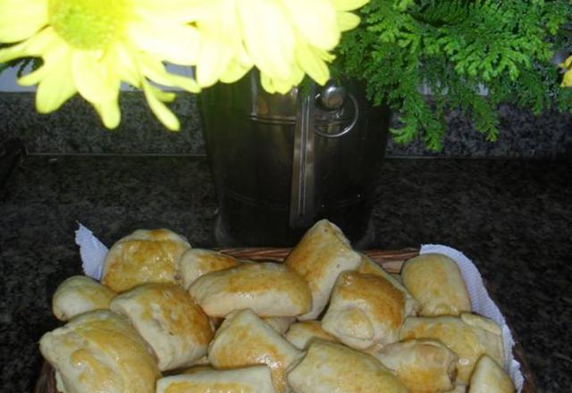 Pão recheado com presunto e queijo