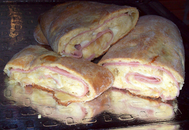 Pão recheado com presunto