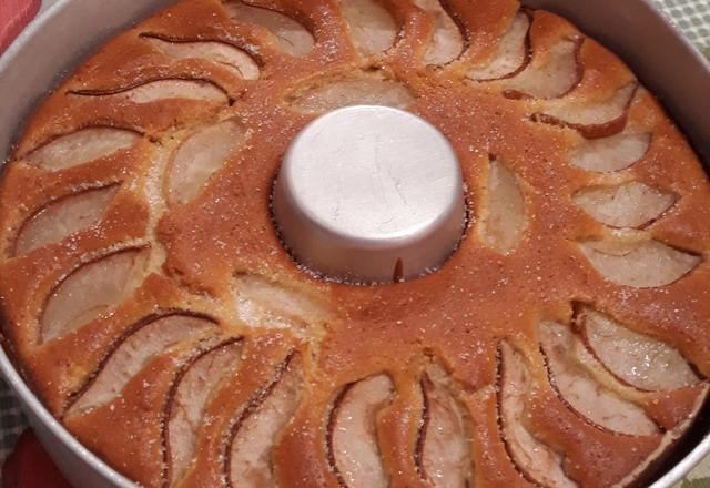 Bolo de pera fácil e gostoso