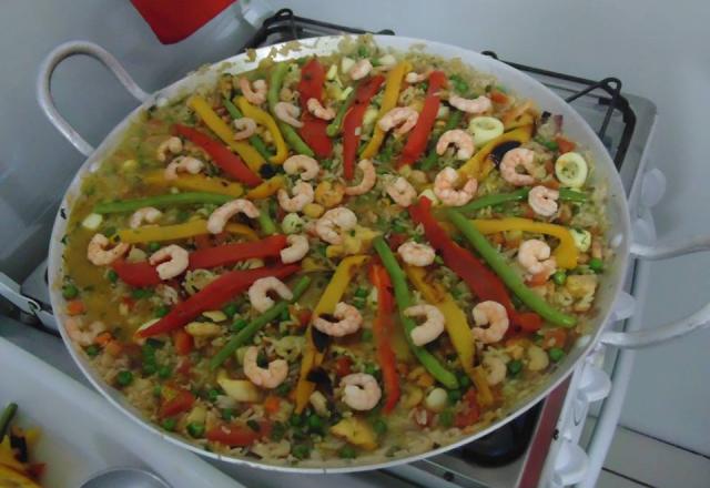 Paella espanhola tradicional
