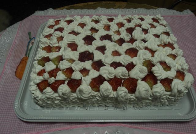 Bolo de merengue de morango