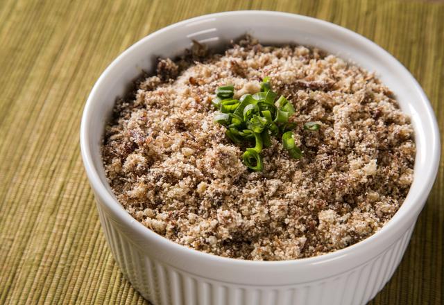 Farofa nordestina de carne seca