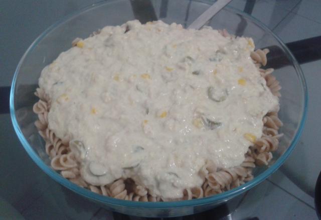 Macarrão com atum ao molho branco