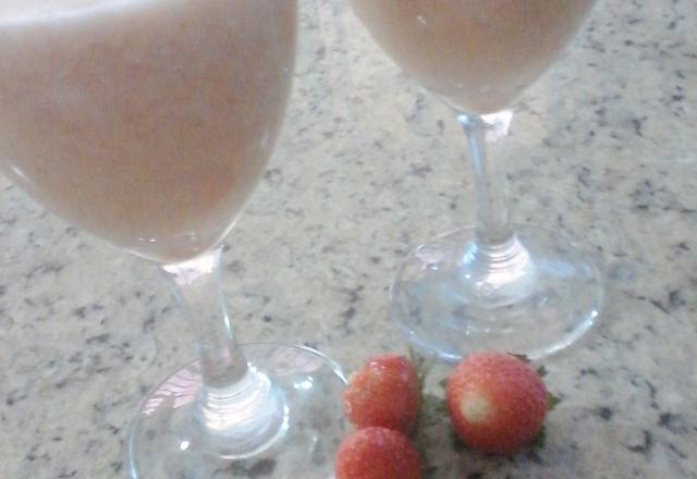 Suco funcional de abacaxi, morango, biomassa, linhaça e quinoa