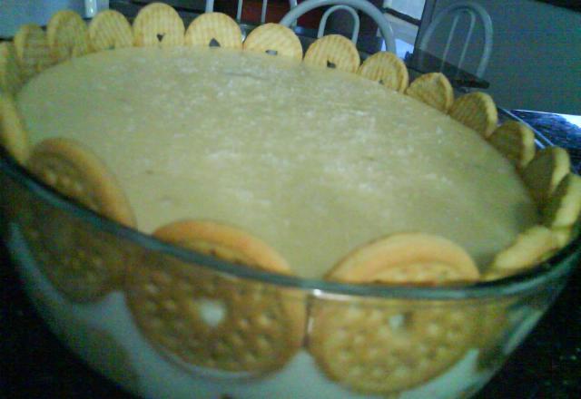 Torta de biscoitos com abacaxi