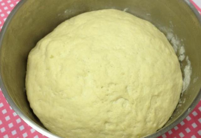 Massa de pizza com batatas