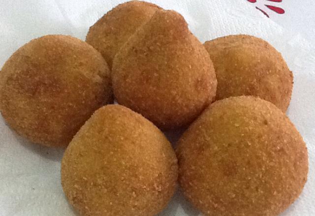 Coxinha de massa cozida