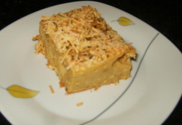 Delicioso bolo de milho verde com creme de cebola