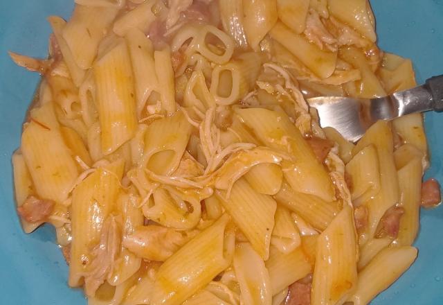 Macarrão com frango na panela de pressão