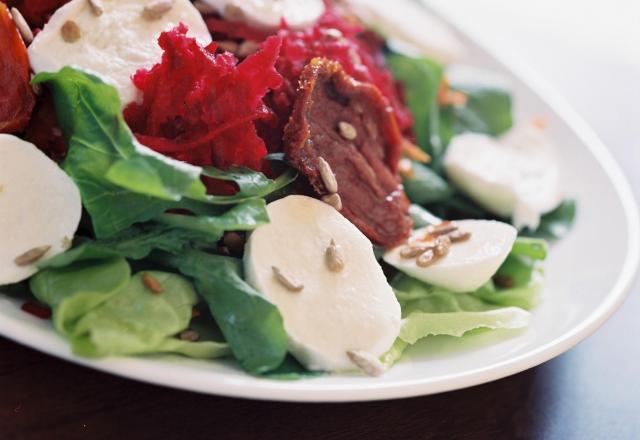 Salada com sementes de girassol