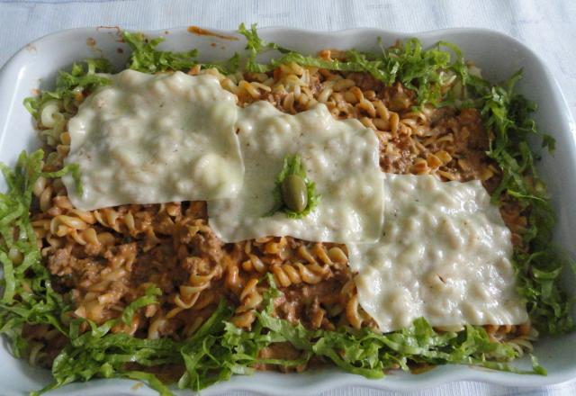 Macarrão com carne moída e creme de leite
