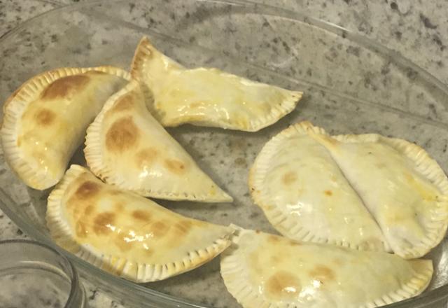 Pastel assado feito com massa de fritar