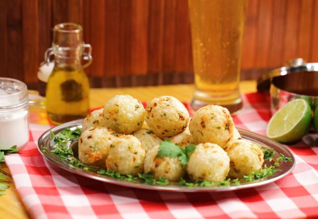 Bolinho de mandioca com queijo