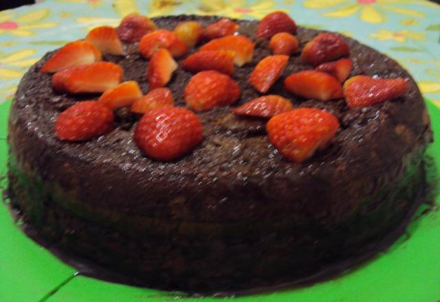 Bolo de chocolate com  morango