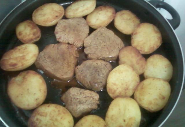 Batata dourada com baby beef