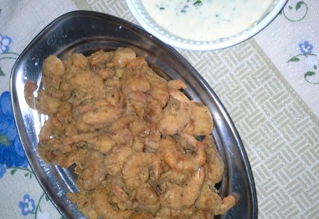 Camarão frito empanado, com molho especial
