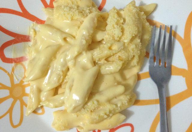 Macarrão ao molho cheddar
