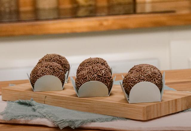 Brigadeiro recheado com sorvete