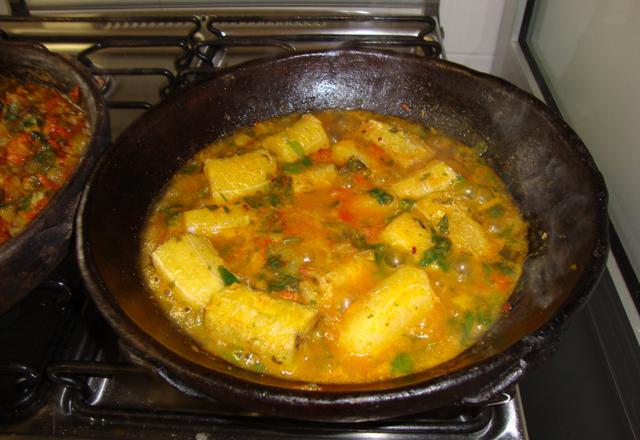 Peixe miraguaia com banana da terra