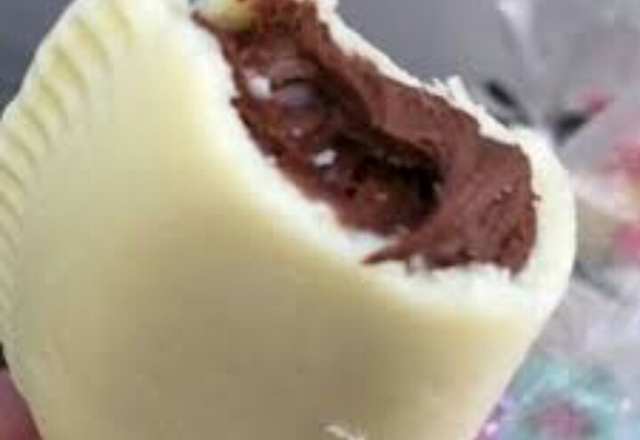 Pastel de leite em pó com creme de avelã