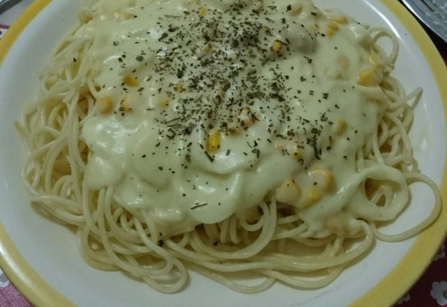 Espaguete com molho de queijo