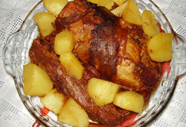 Carne assada com batatas