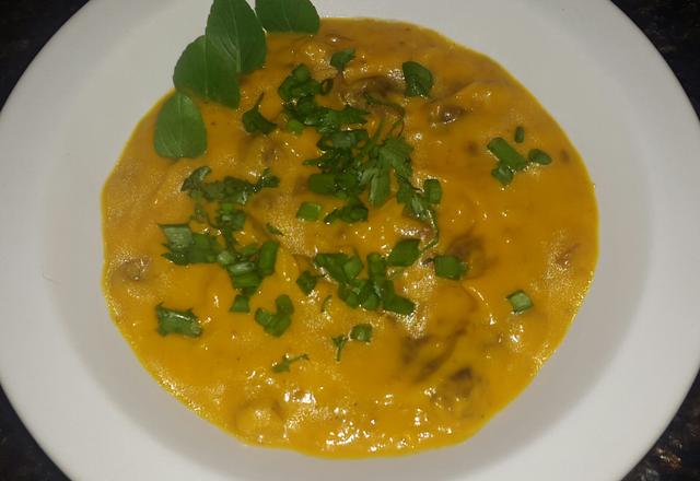 Sopa creme de abóbora cabotiã com carne