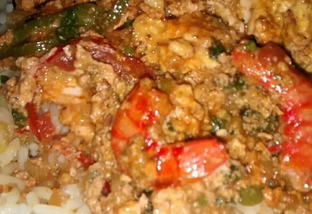 Moqueca de ovo com mamão verde e camarão