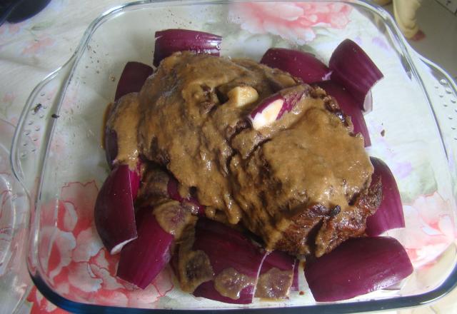 Carne de panela ao molho de cebola