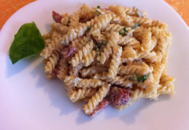 Macarão fusilli 3 queijos ao basílico