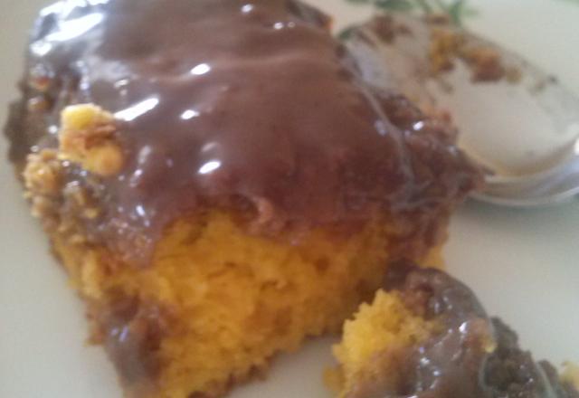 Bolo de cenoura com cobertura de brigadeiro