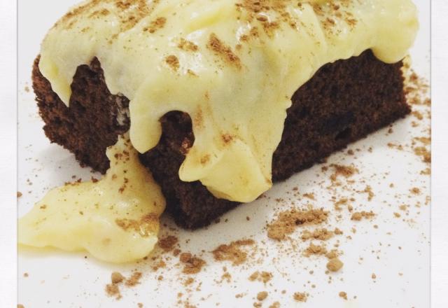 Bolo de Oreo com cobertura de leite em pó