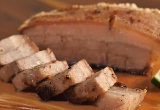 Panceta à pururuca no sal e sem óleo