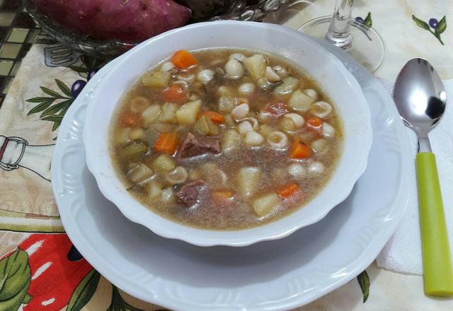 Sopa de legumes com carne