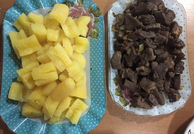 Carne-de-sol com mandioca