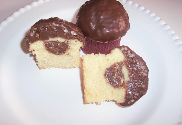 Cupcakes de brigadeiro com cobertura tipo chokito
