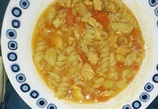 Sopa de Legumes com Frango e Macarrão