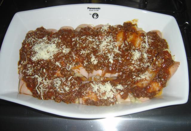 Canelone invertido com frios e queijo branco