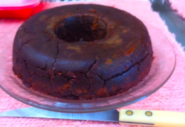 Bolo simples de chocolate com banana