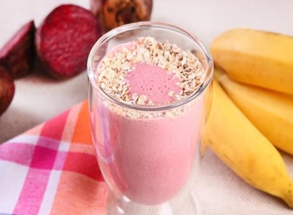 Vitamina de banana, beterraba e aveia